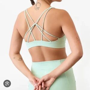 NWT Athleta Light Green Solace Bra - Size
Large